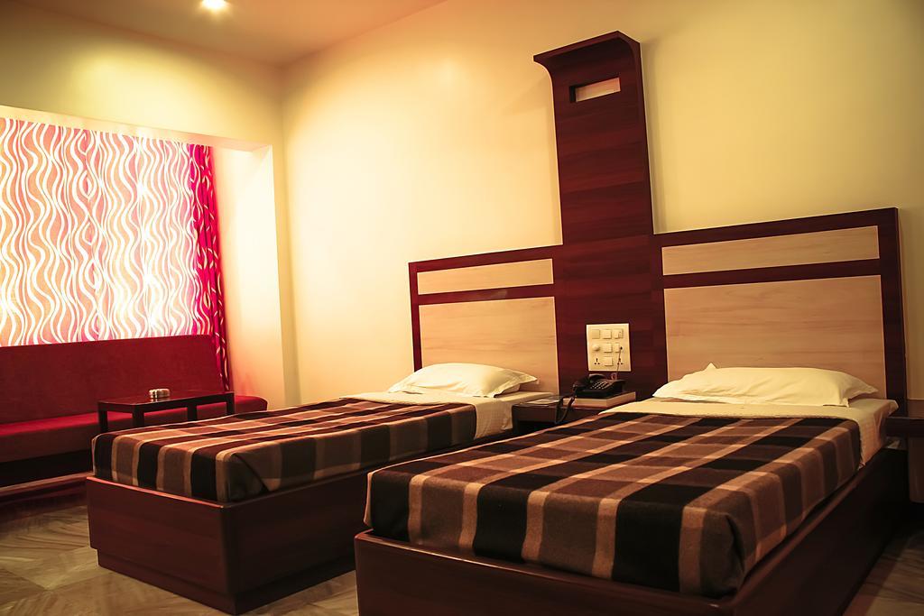 Hotel Supreme Maduraj Zewnętrze zdjęcie