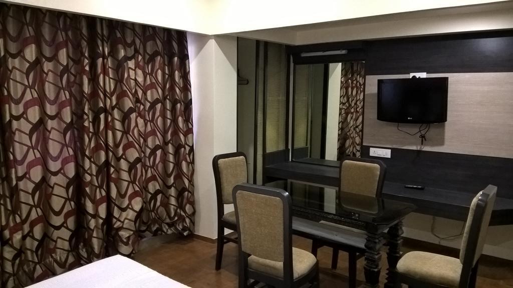 Hotel Supreme Maduraj Zewnętrze zdjęcie