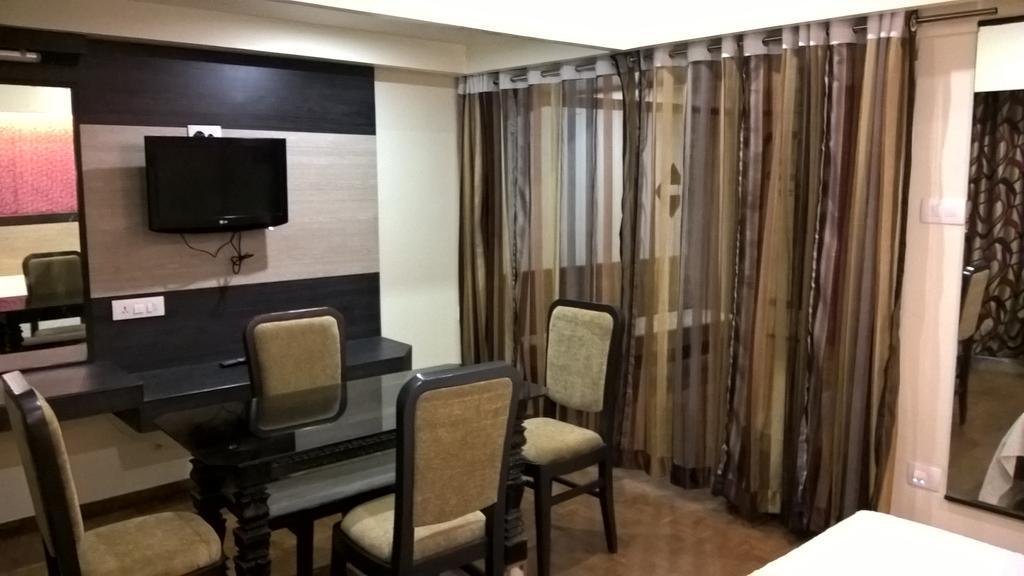 Hotel Supreme Maduraj Zewnętrze zdjęcie