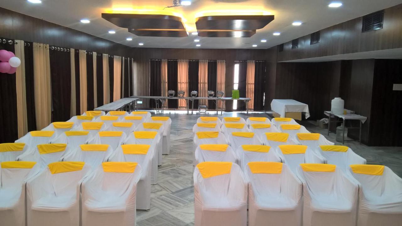 Hotel Supreme Maduraj Zewnętrze zdjęcie